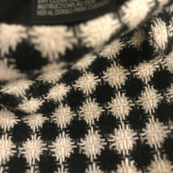 Tahari EUC black and wool houndstooth skirt - Picture 5 of 6